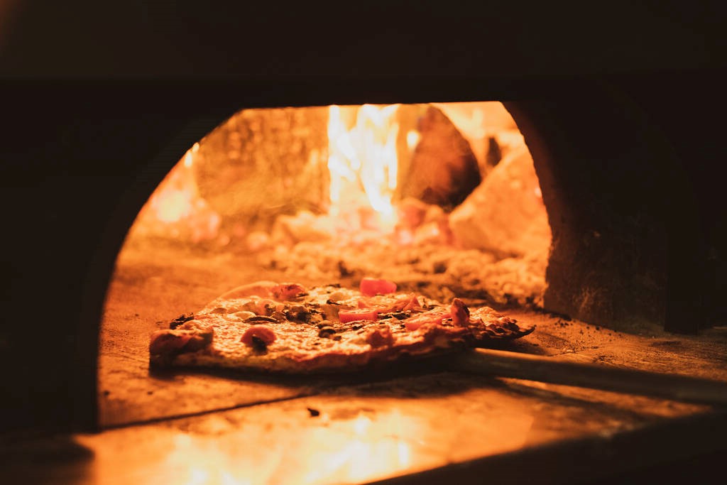 What can be cooked in a pizza oven